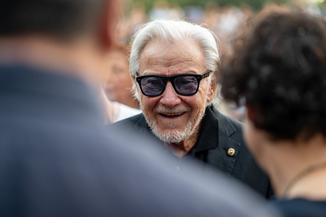 “Theo, I’m here again!”: Ο Χάρβεϊ Καϊτέλ συγκίνησε την Αθήνα στην έναρξη του 16ου AOAFF powered by ΔΕΗ