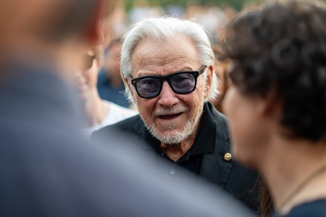 “Theo, I’m here again!”: Ο Χάρβεϊ Καϊτέλ συγκίνησε την Αθήνα στην έναρξη του 16ου AOAFF powered by ΔΕΗ