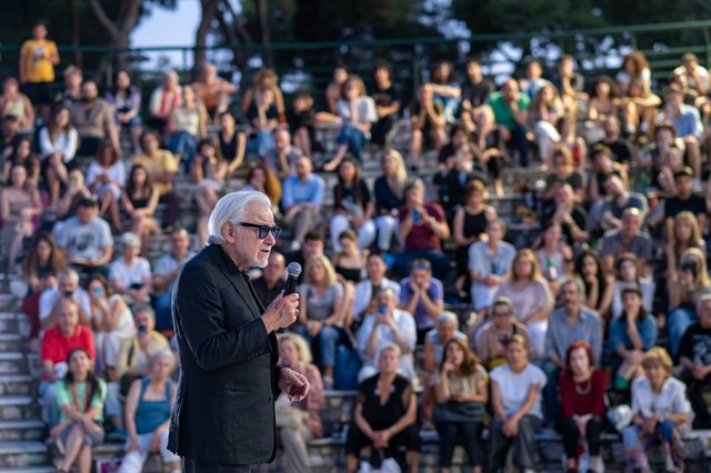 “Theo, I’m here again!”: Ο Χάρβεϊ Καϊτέλ συγκίνησε την Αθήνα στην έναρξη του 16ου AOAFF powered by ΔΕΗ “Theo, I’m here again!”: Ο Χάρβεϊ Καϊτέλ συγκίνησε την Αθήνα στην έναρξη του 16ου AOAFF powered by ΔΕΗ