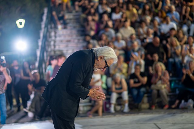 “Theo, I’m here again!”: Ο Χάρβεϊ Καϊτέλ συγκίνησε την Αθήνα στην έναρξη του 16ου AOAFF powered by ΔΕΗ
