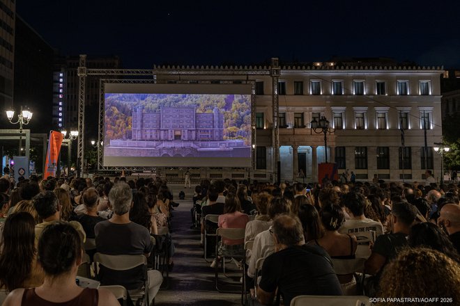 Η Πλατεία Κοτζιά μετατράπηκε για ένα βράδυ στο «Ξενοδοχείο Grand Budapest»