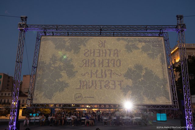 Η Πλατεία Κοτζιά μετατράπηκε για ένα βράδυ στο «Ξενοδοχείο Grand Budapest»