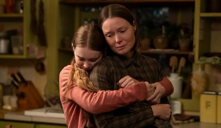 Τρέιλερ «Carrie»: Ο Μάικ Φλάναγκαν (ξανα)διαβάζει Στίβεν Κινγκ για τη μικρή οθόνη