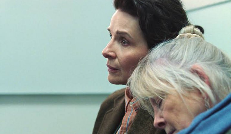 Τρέιλερ: Ζιλιέτ Μπινός και Τομ Κόρτνι στο «Queen at Sea» του Λανς Χάμερ
