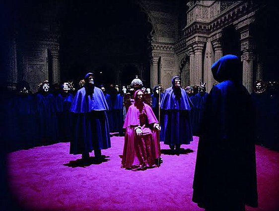 Συνωμοσιολόγοι  ενωθείτε: Το cut του «Eyes Wide Shut» που είδαμε το 1999 ήταν το πλήρες όραμα του Κιούμπρικ