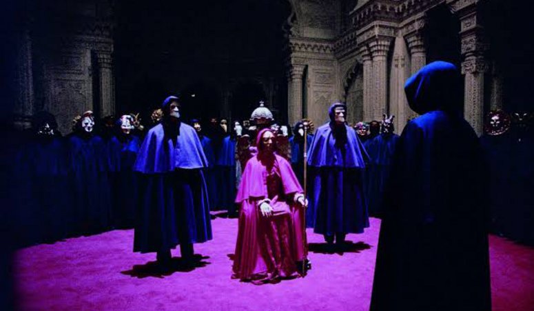 Συνωμοσιολόγοι  ενωθείτε: Το cut του «Eyes Wide Shut» που είδαμε το 1999 ήταν το πλήρες όραμα του Κιούμπρικ