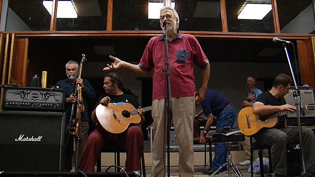 «Το Πολλαπλό σου Είδωλο. Χειμερινοί Κολυμβητές»: Το ντοκιμαντέρ των Γιάννη Αγγελάκη και Ανδρέα Σιαδήμα στο Σινέ ΟΑΣΙΣ